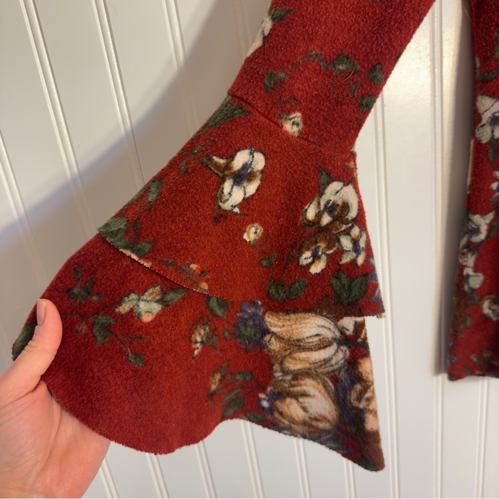 Women’s 143 Story by Line Up Floral Long Sleeve with Tiered Bell Sleeves - Picture 4 of 10